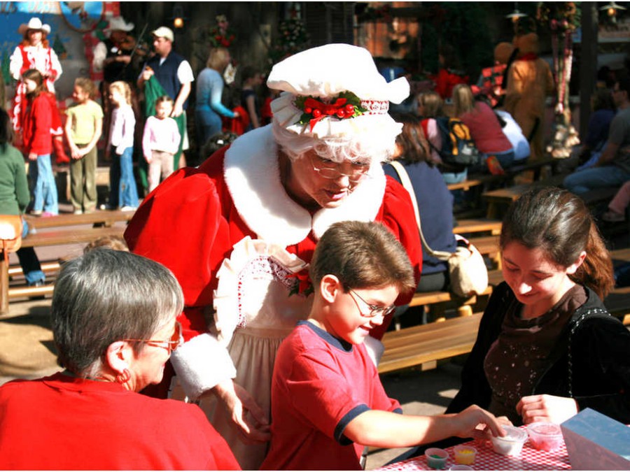 Mrs Claus comes to visit