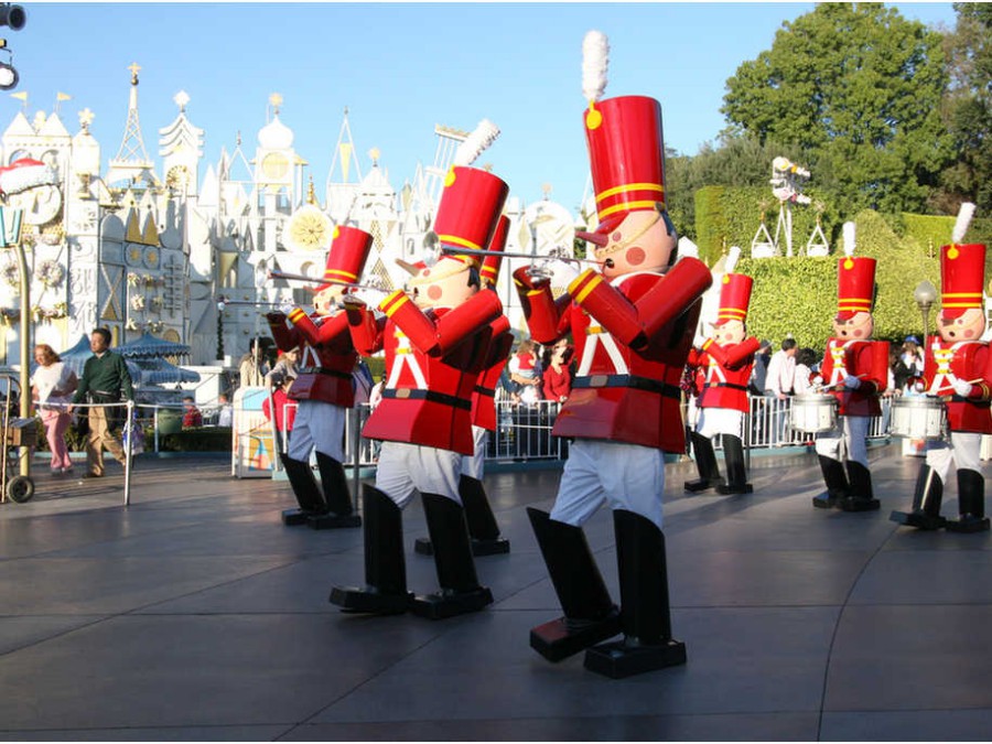 The parade begins with the soldiers