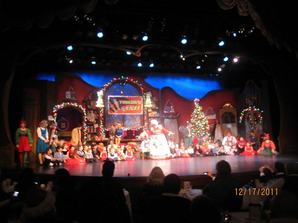 The annual Christmas Play via the VickyCam