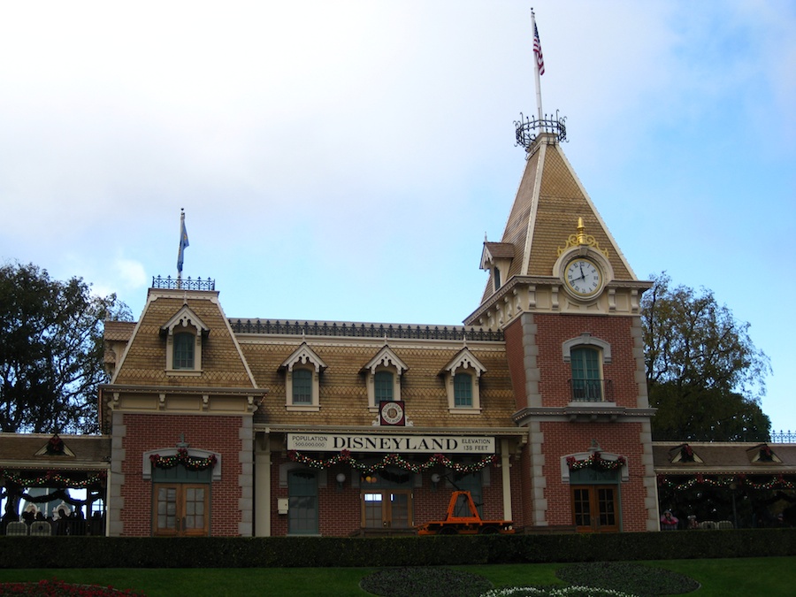 Breakfast and arrival at Disneyland Christmas Eve  2012