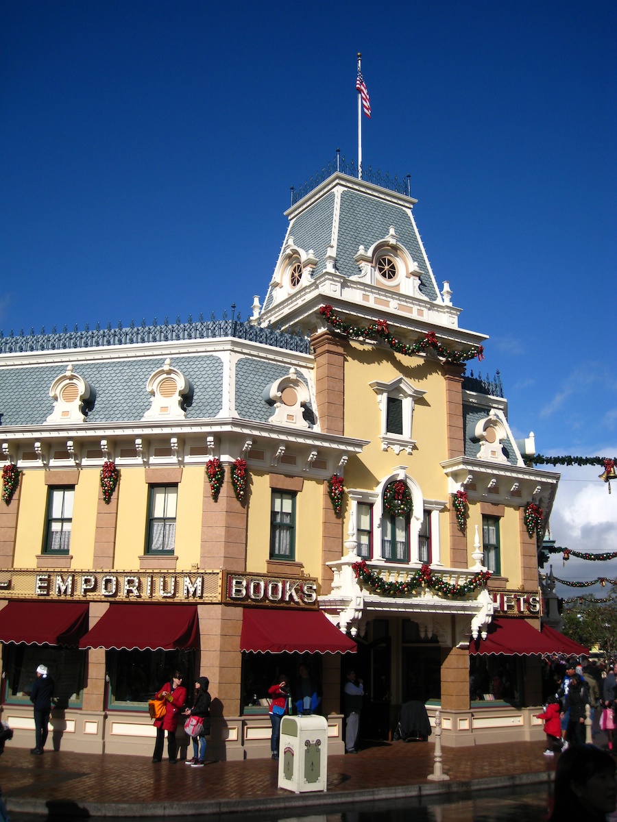 Breakfast and arrival at Disneyland Christmas Eve  2012