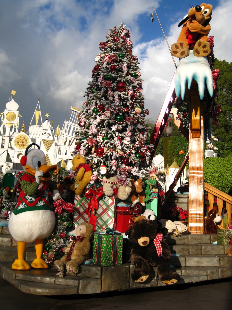 The Disneyland Christmas Eve  Parade  2012