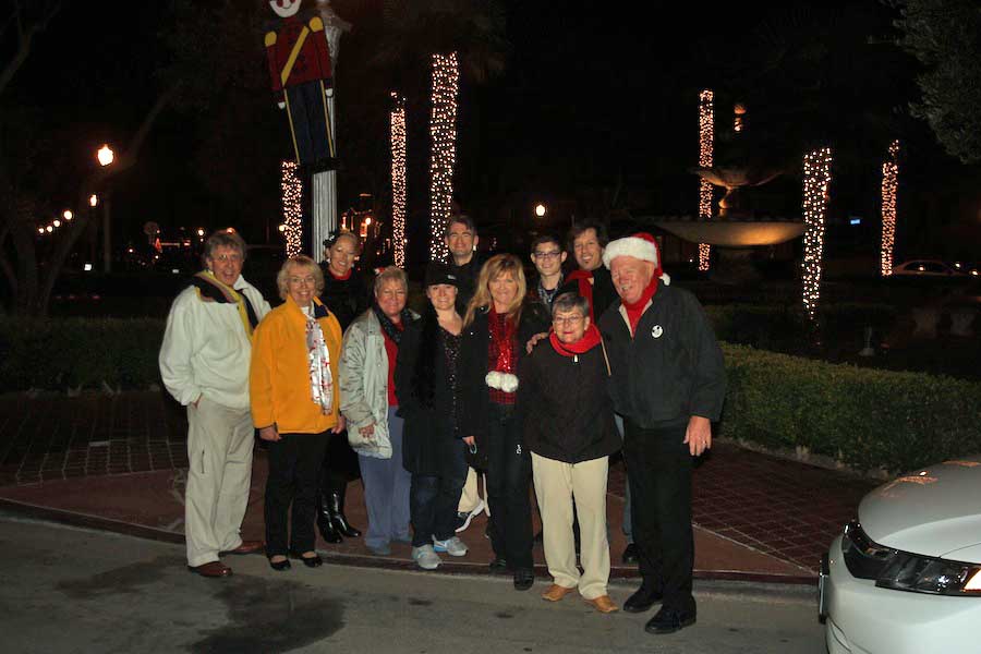 Walking through Naples to see the Christmas lights