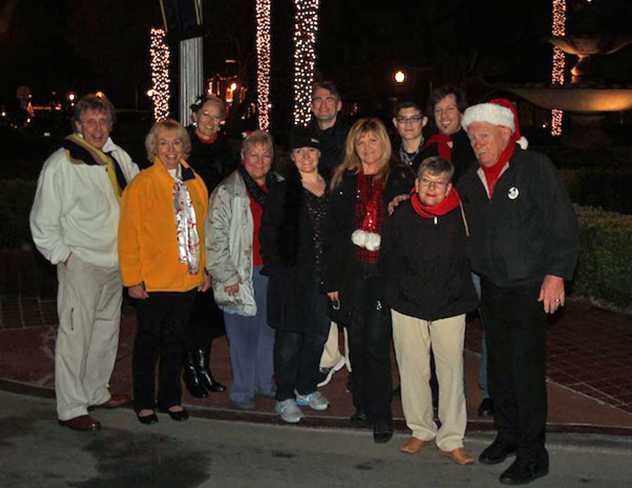 Walking through Naples to see the Christmas lights