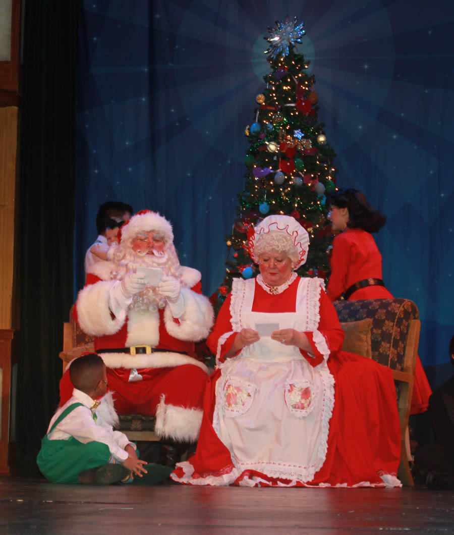 The 2014 Christmas Play gets underway