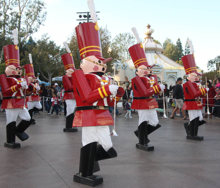 Disneyland Holiday Parade 12/24/2015