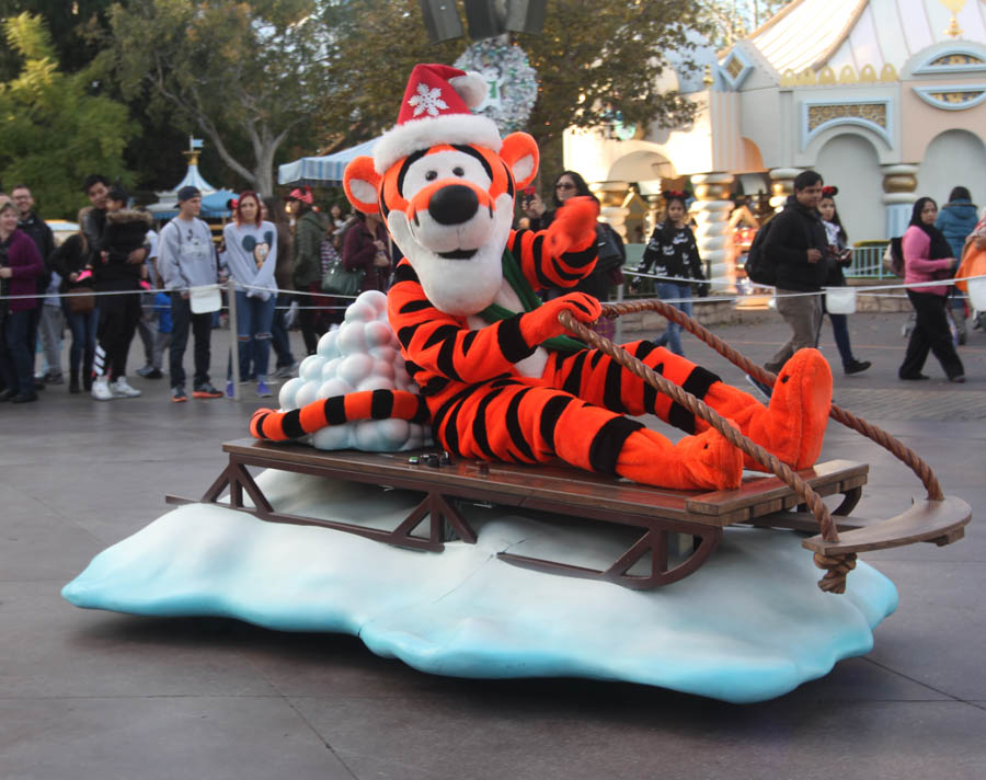 Disneyland Holiday Parade 12/24/2015