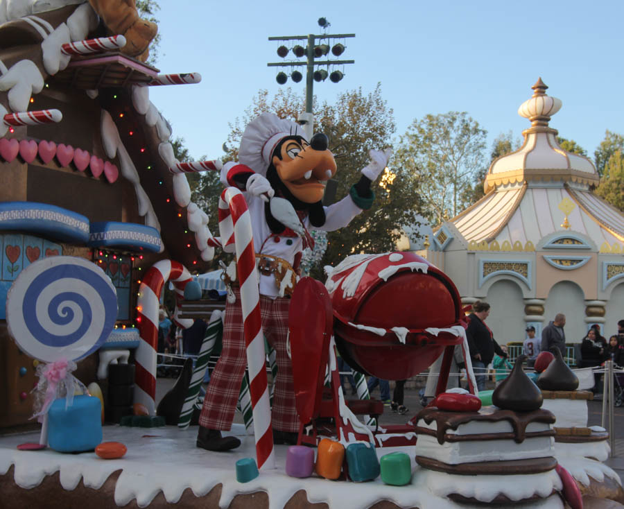 Disneyland Holiday Parade 12/24/2015