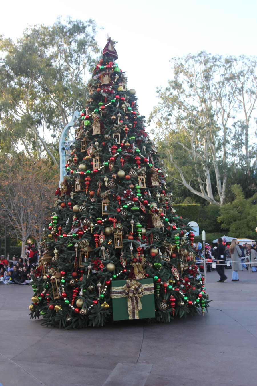 Disneyland Holiday Parade 12/24/2015