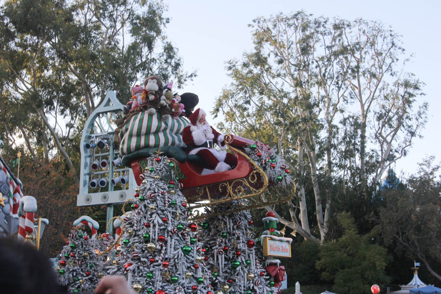 Disneyland Holiday Parade 12/24/2015