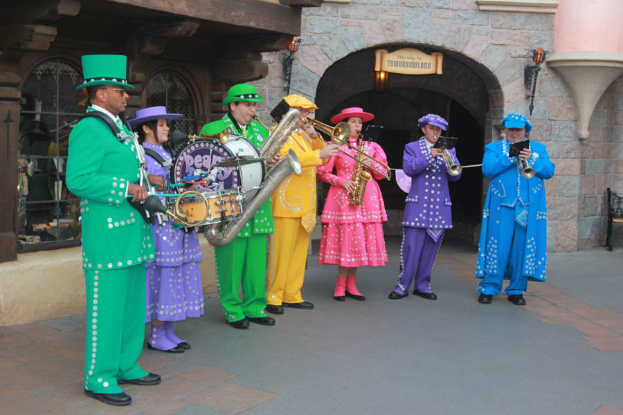 Breakfast at Disneyland and preparing for the Christmas Eve Tour 12/24/2015