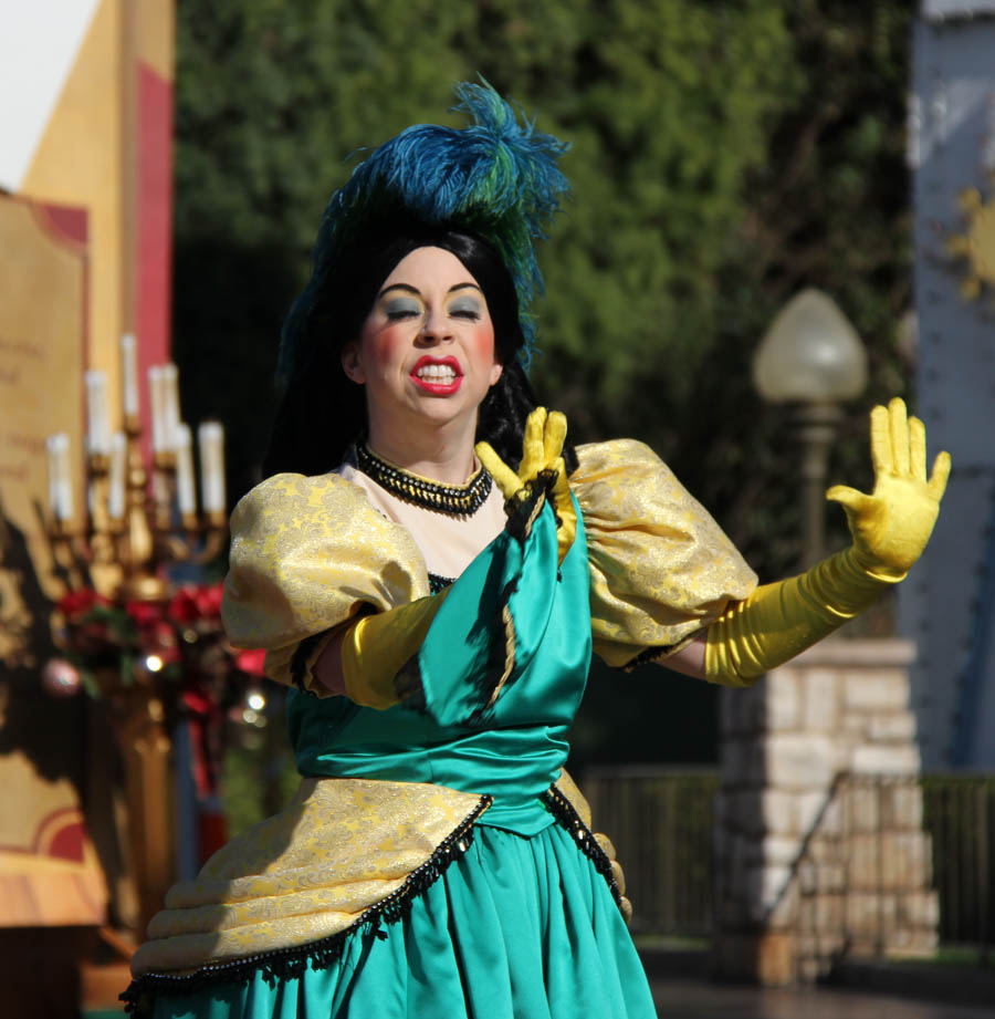 Disneyland Christmas Parade And GEtting Ready For Dinner 2017