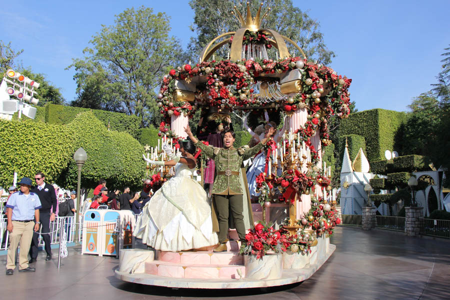 Disneyland Christmas Parade And GEtting Ready For Dinner 2017