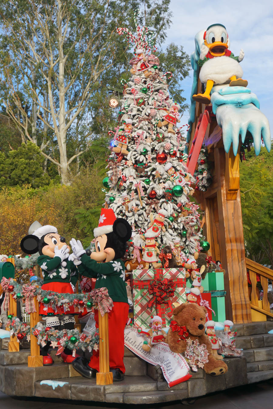 Disneyland Christmas Parade 12/24/2019