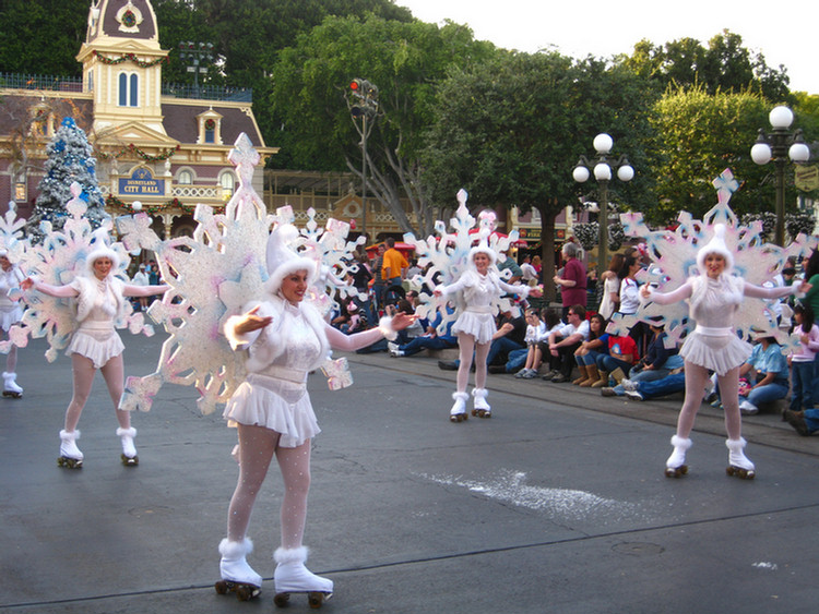 Disneyland Christmas Parade With Hannah