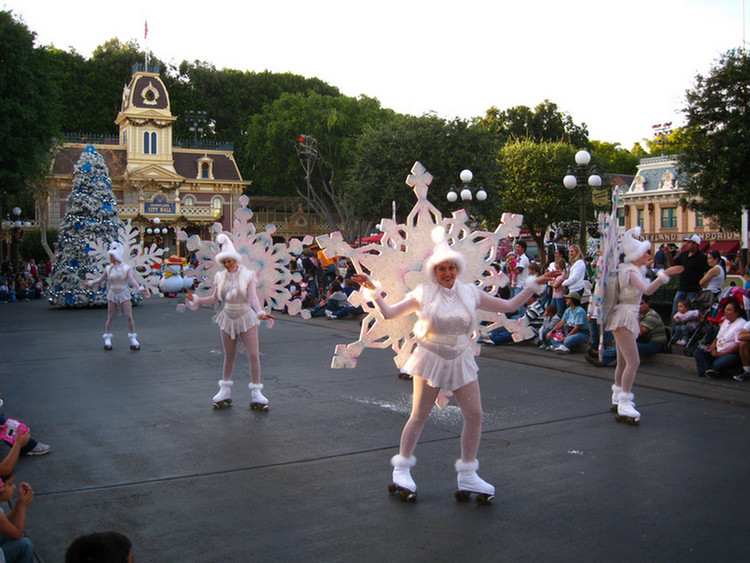 Disneyland Christmas Parade With Hannah