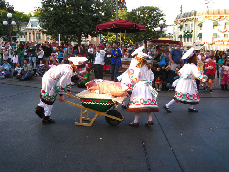 Disneyland Christmas Parade With Hannah