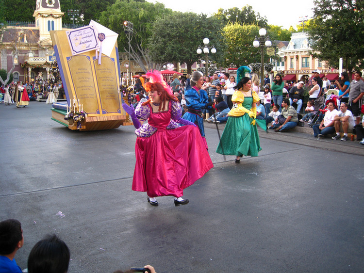 Disneyland Christmas Parade With Hannah