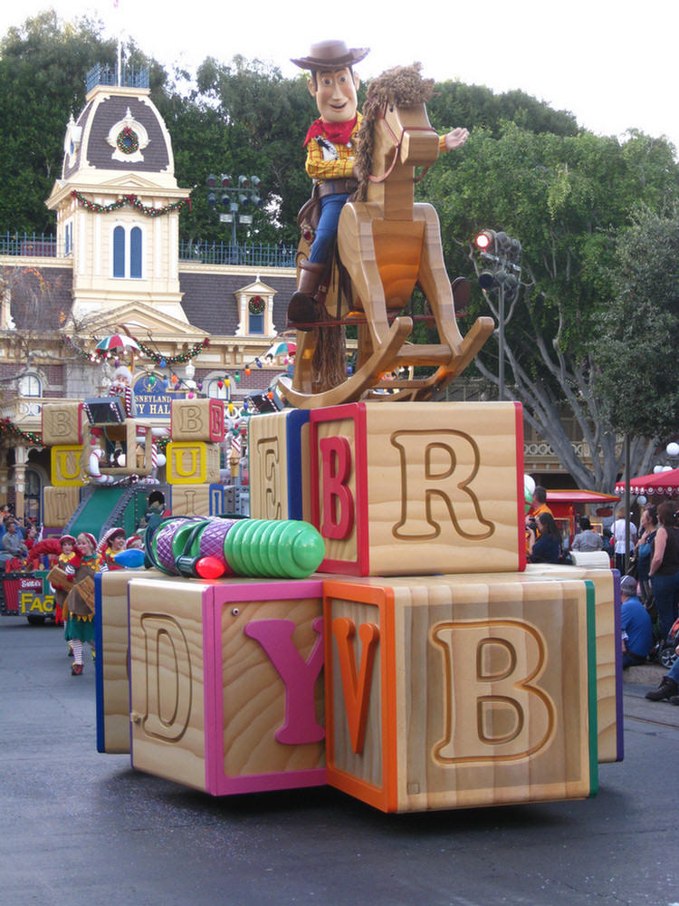 Disneyland Christmas Parade With Hannah