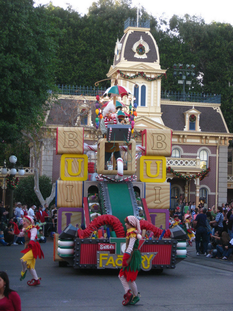 Disneyland Christmas Parade With Hannah