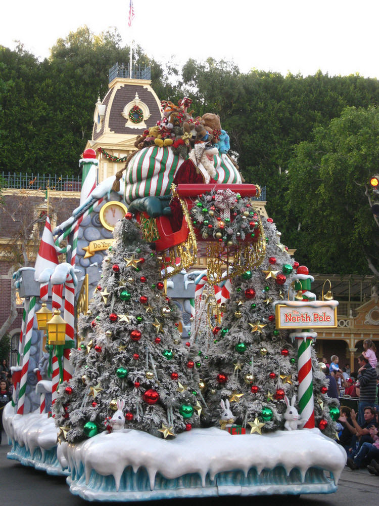 Disneyland Christmas Parade With Hannah