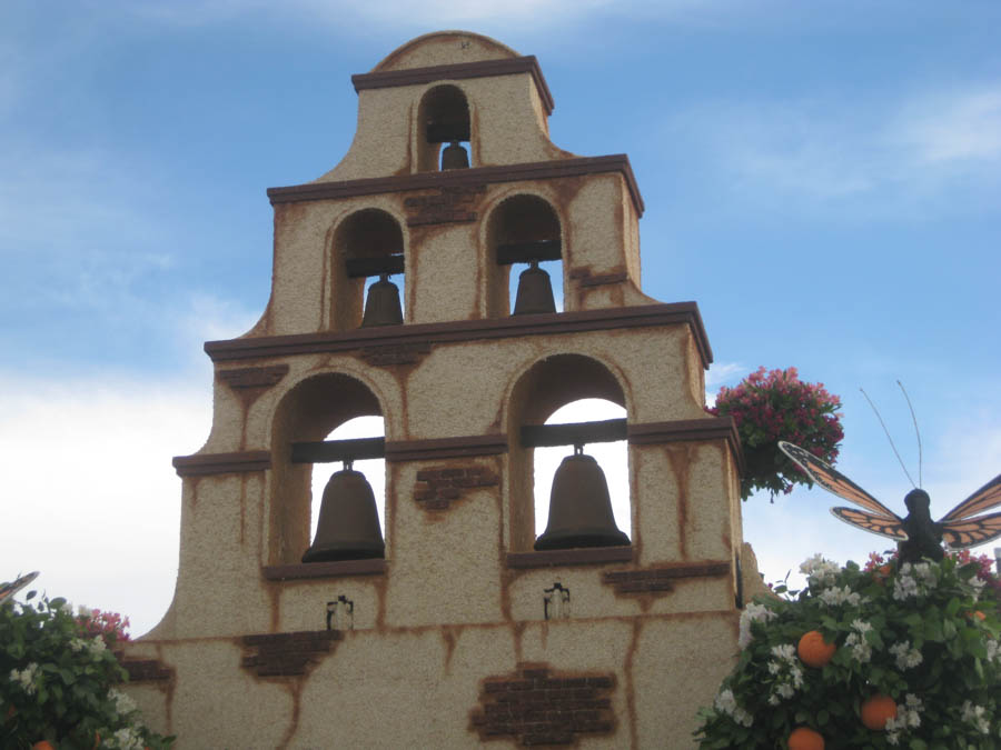 127th Rose Parade Floats And Santorini