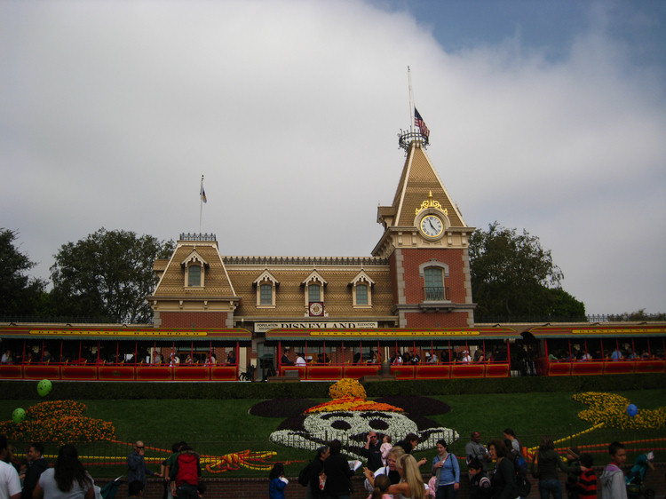 Theio's first visit to Disneyland