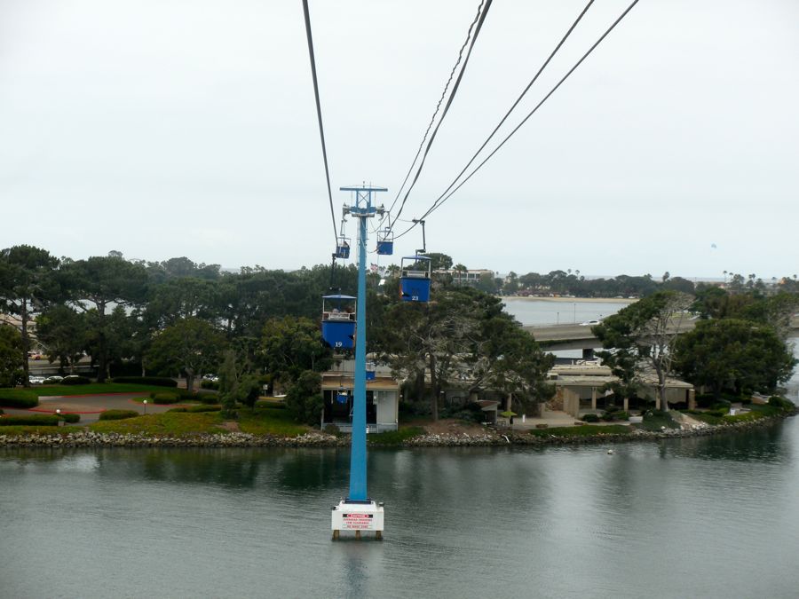 Jon and Sara  go to Sea World 2011 then dine with Pete and Lisa