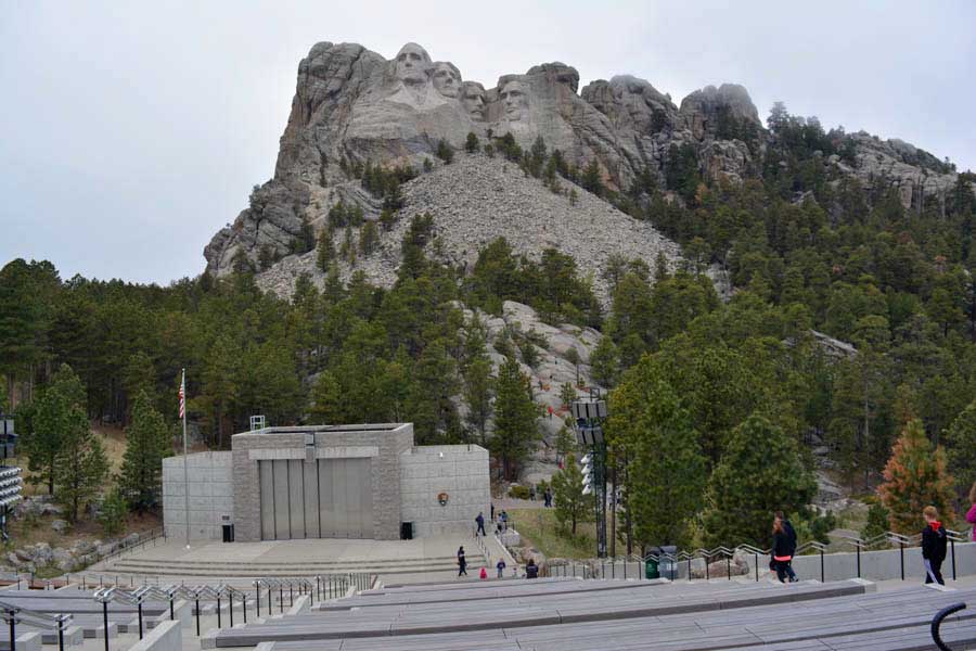 Kathy goes to Mount Rushmore