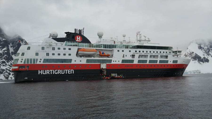 Lemaine Channel and Port Lockroy 12/13/2016