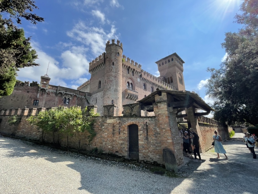 2025-09-11 Donna & BobTraveling To Tourin