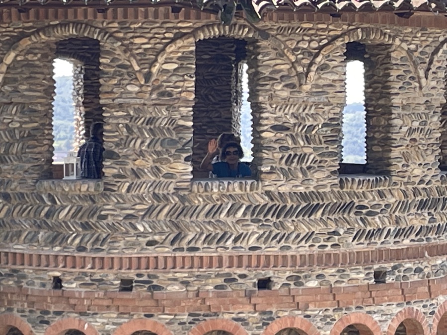 2025-09-11 Donna & BobTraveling To Tourin