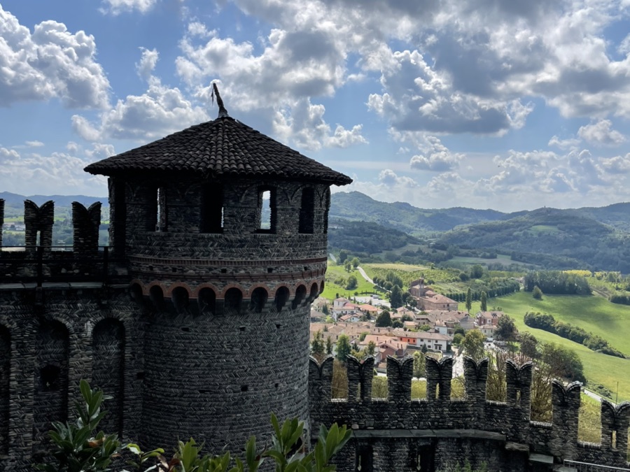 2025-09-11 Donna & BobTraveling To Tourin