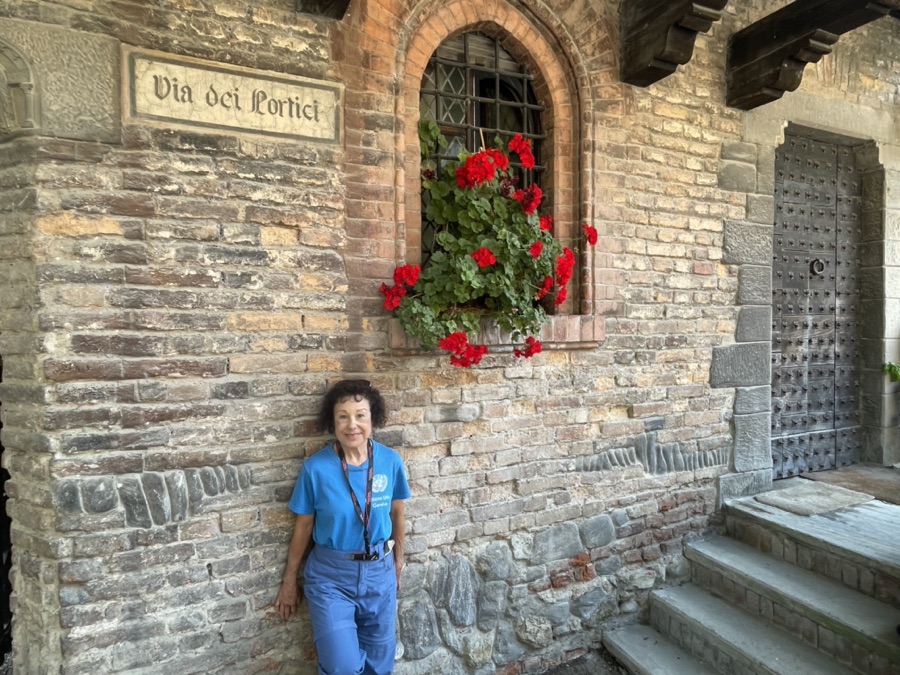 2025-09-11 Donna & BobTraveling To Tourin