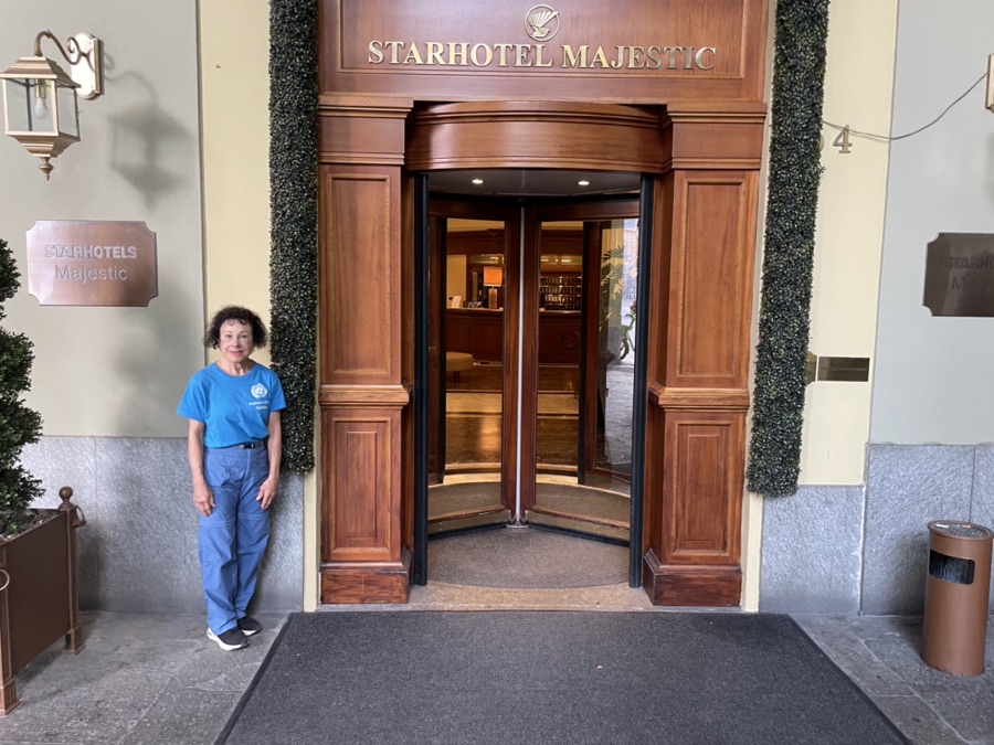 2025-09-11 Donna & BobTraveling To Tourin