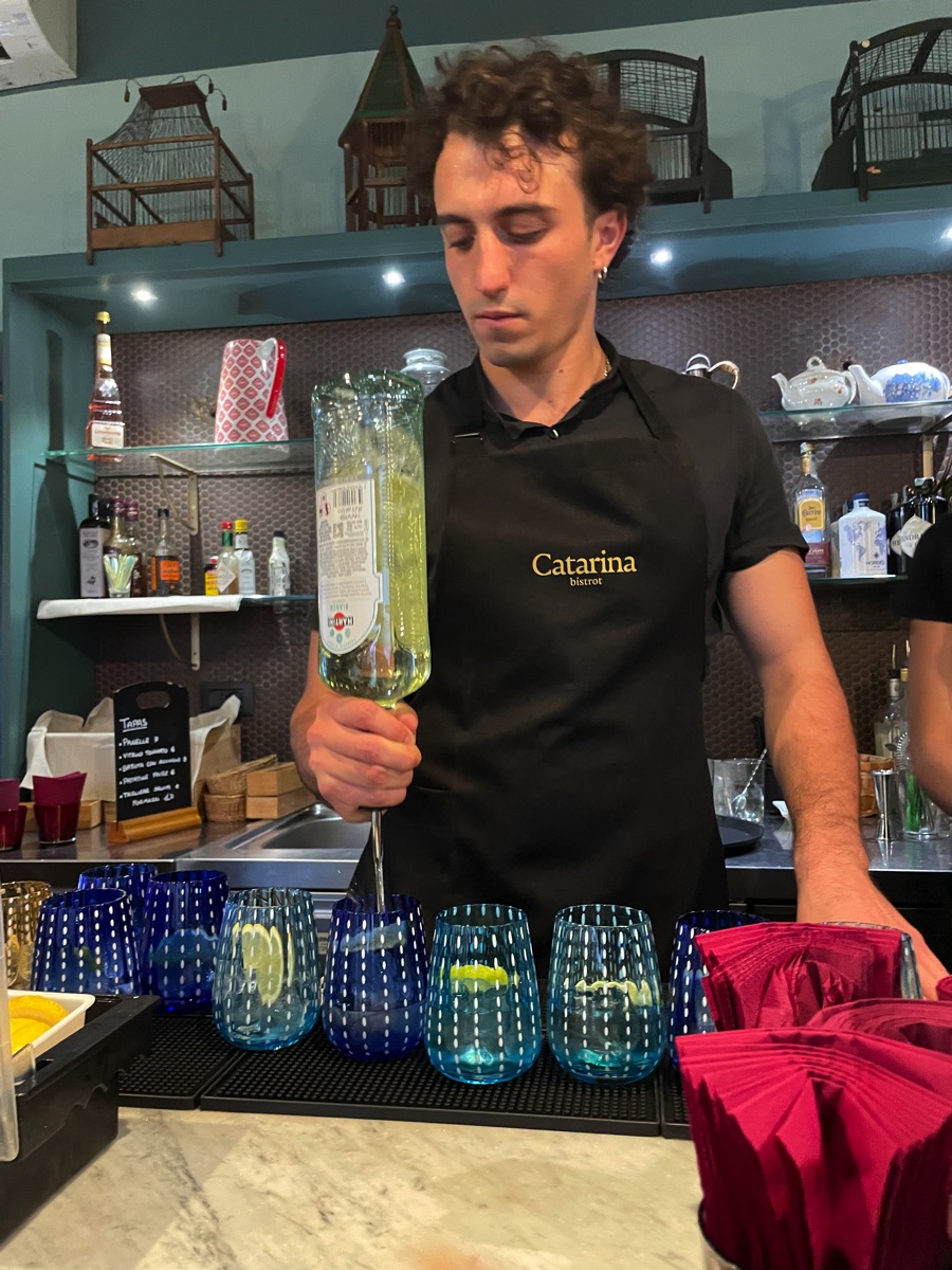 2025-09-11 Donna & BobTraveling To Tourin