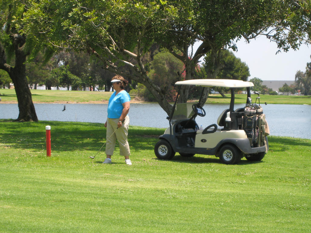 Vicky & Dell At Golf!