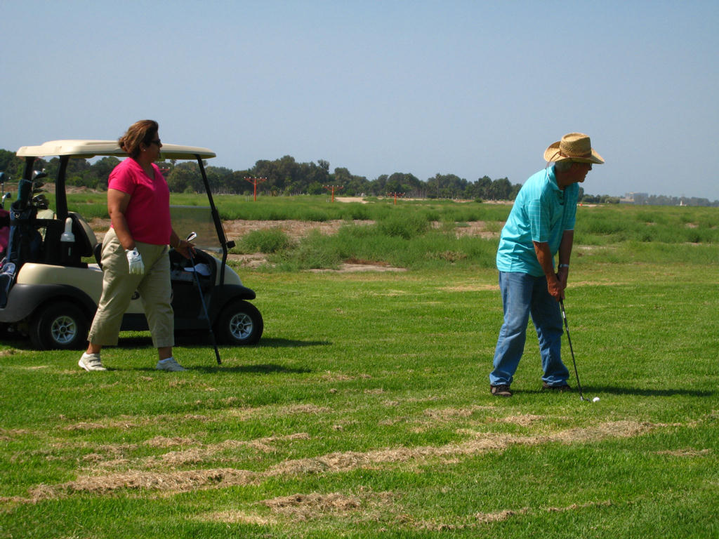 Vicky & Dell At Golf!