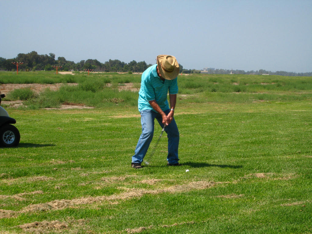 Vicky & Dell At Golf!