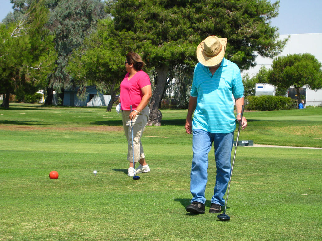 Vicky & Dell At Golf!