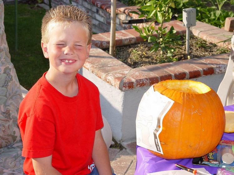 Halloween 2004 Pumpkin Carving