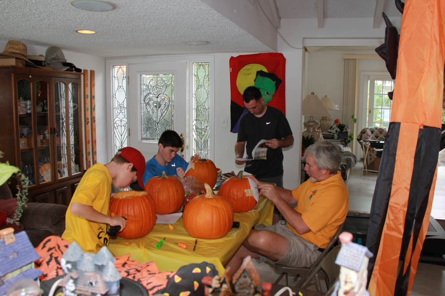 Pumpkin carving with family 10/29/2016