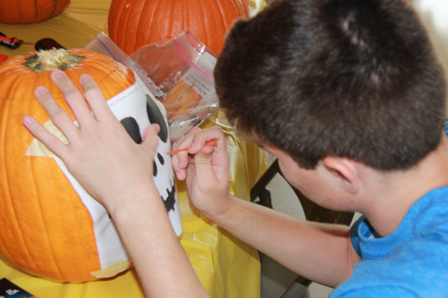 Pumpkin carving with family 10/29/2016