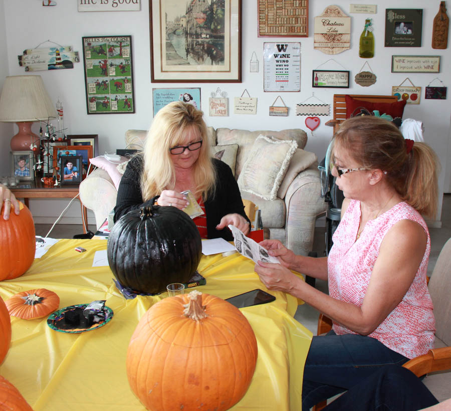 Pumpkin carving with family 10/29/2016