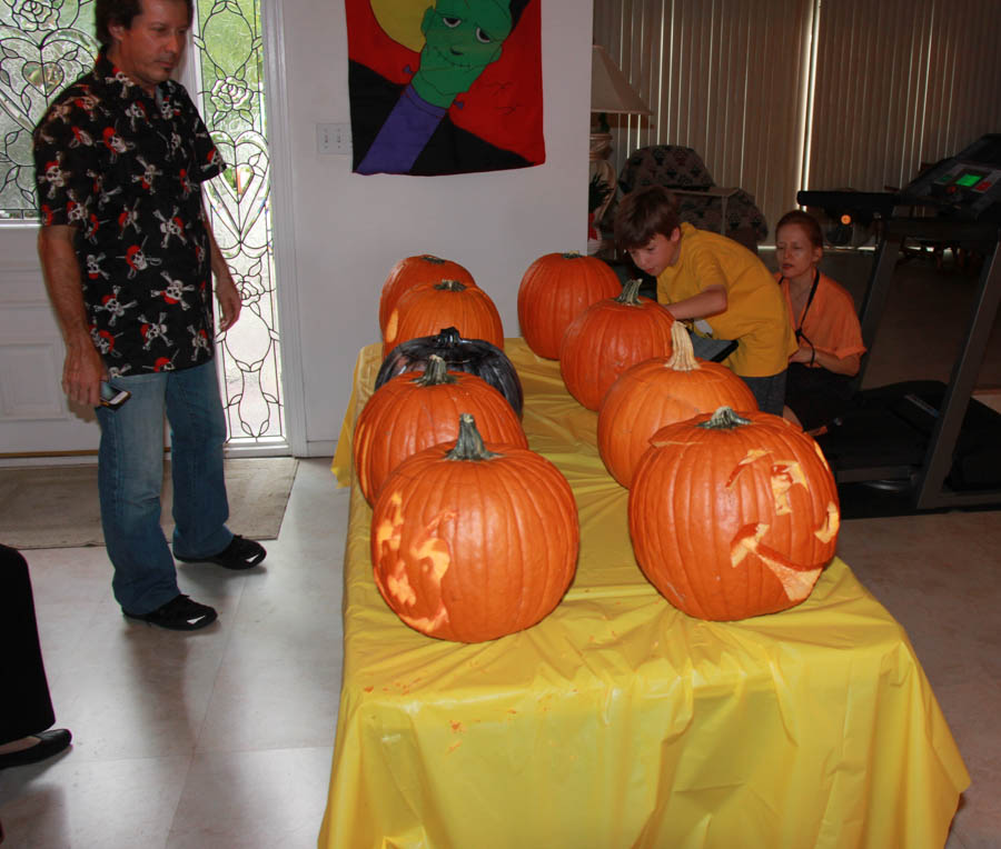 Pumpkin carving with family 10/29/2016