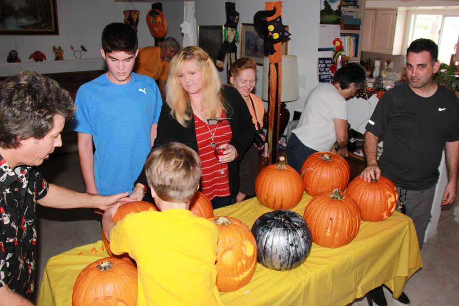 Pumpkin carving with family 10/29/2016