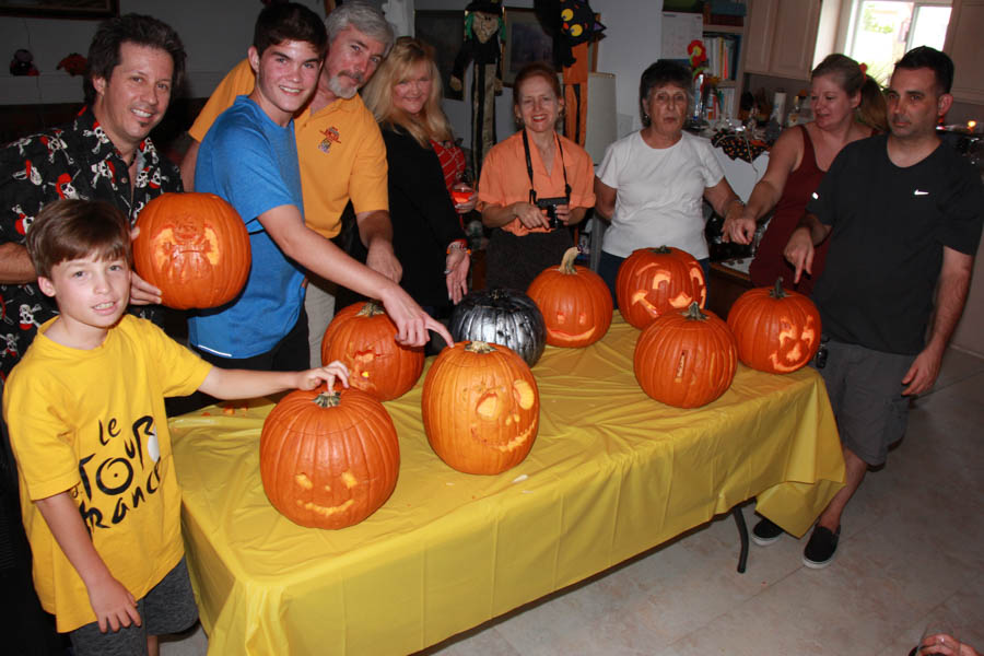 Pumpkin carving with family 10/29/2016