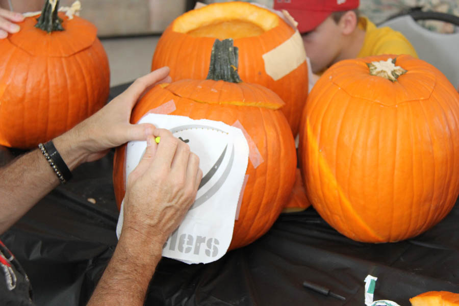 The Liles' Family pumplin carving 10/28/2017