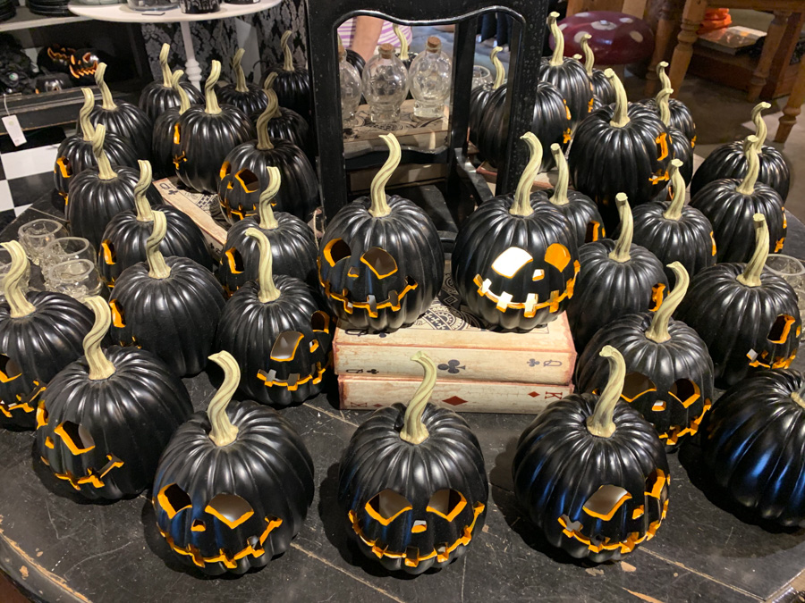 Roger's Gardens At Halloween 2019