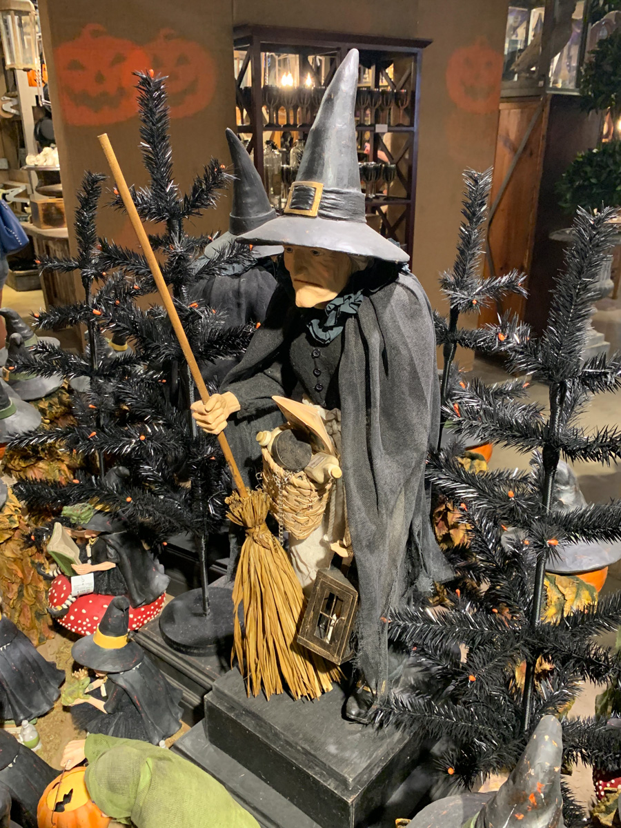 Roger's Gardens At Halloween 2019